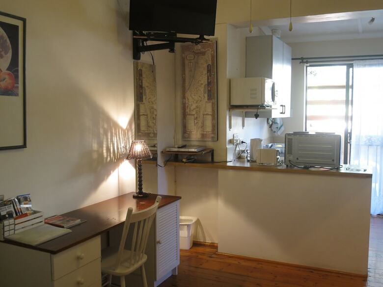 Hotel Dempsey's Guest House