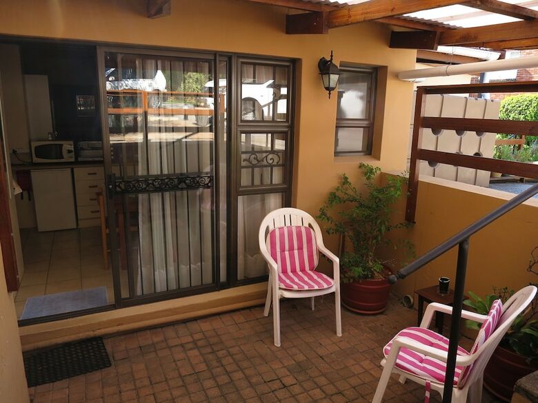 Hotel Dempsey's Guest House