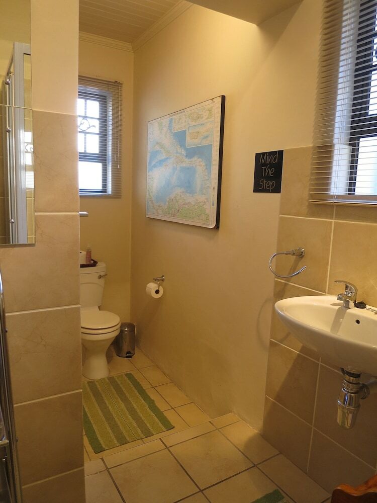 Hotel Dempsey's Guest House