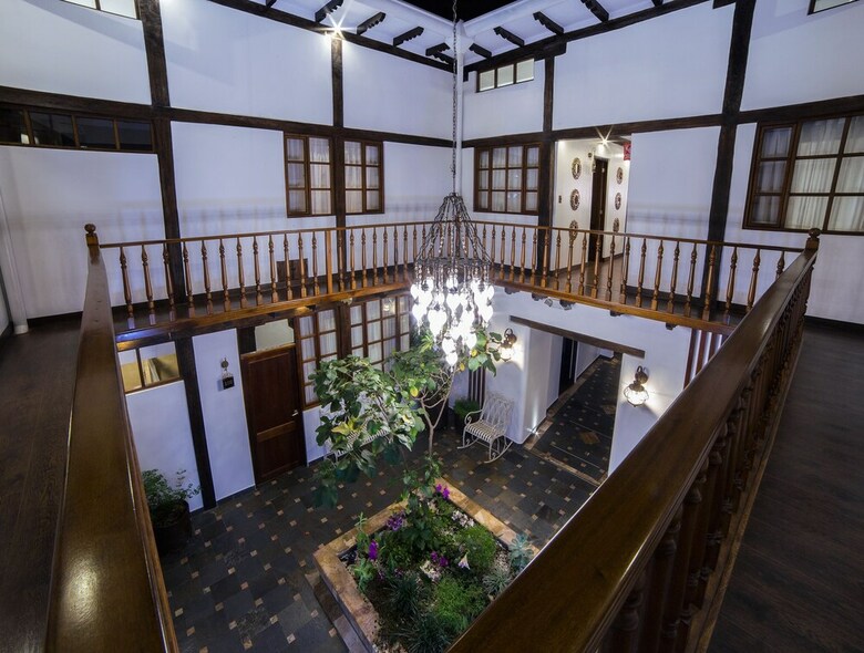 Felicia Hotel & Suites