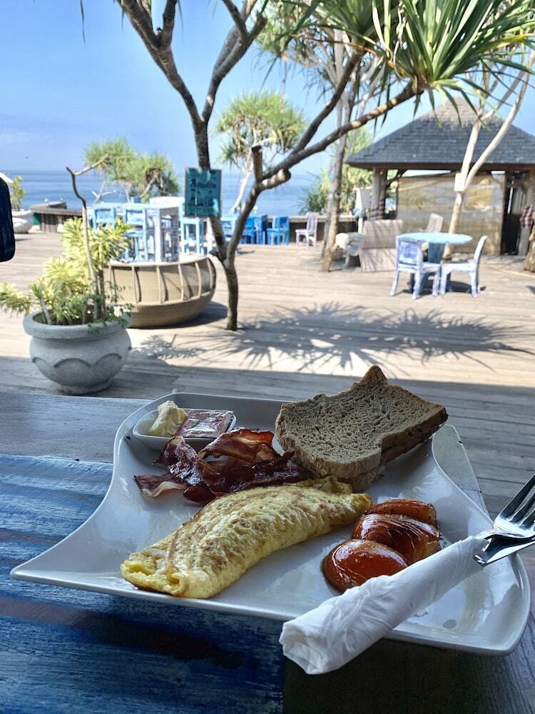 The Palms Ceningan Hotel