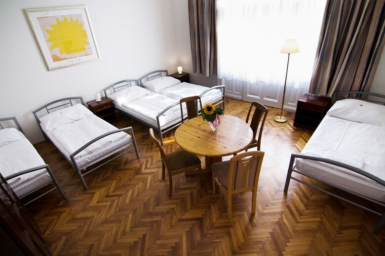 Happy Apartments For Friends