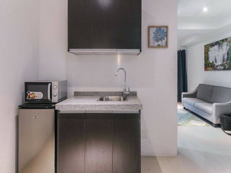 Oyo 105 Melbourne Suites Hotel