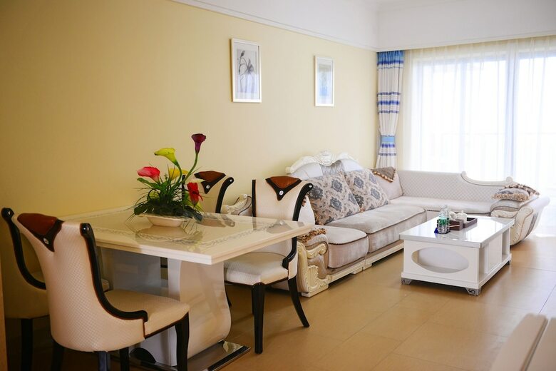 Yishang Apartment-silver Hailing Island