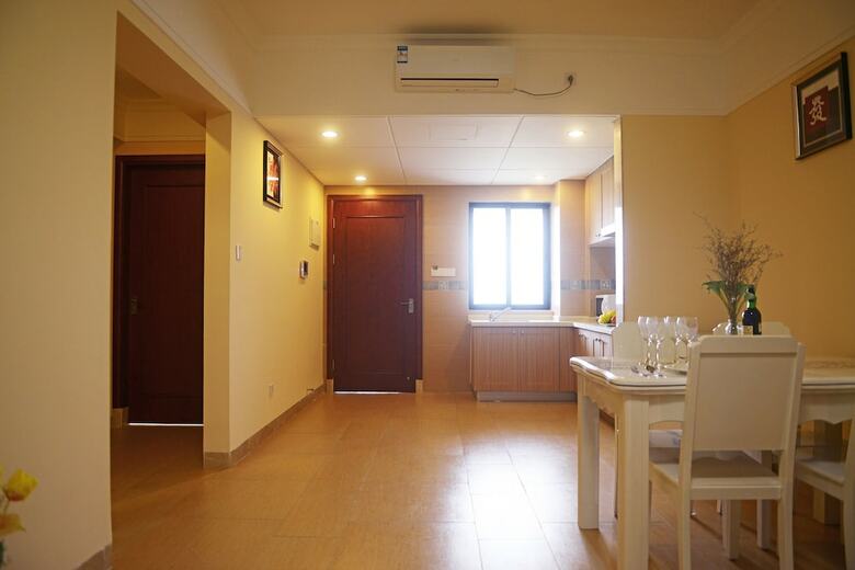 Yishang Apartment-silver Hailing Island