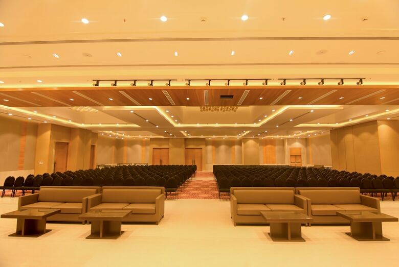Red Fox Hotel Sec 60 Gurugram