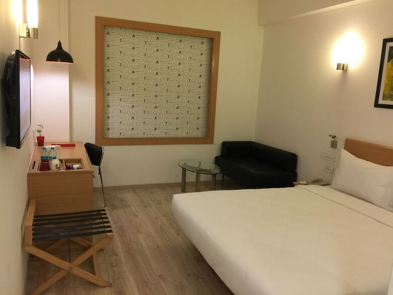 Red Fox Hotel Sec 60 Gurugram