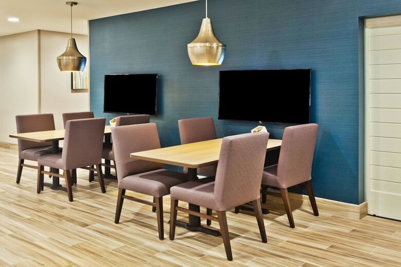 Hotel Towneplace Suites By Marriott Montgomery Eastchase