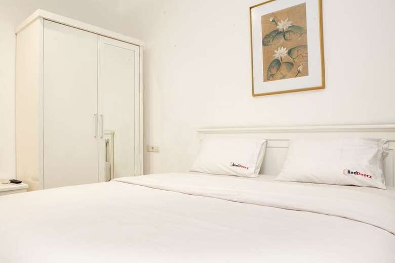 Hotel Reddoorz Near Padjajaran University 2