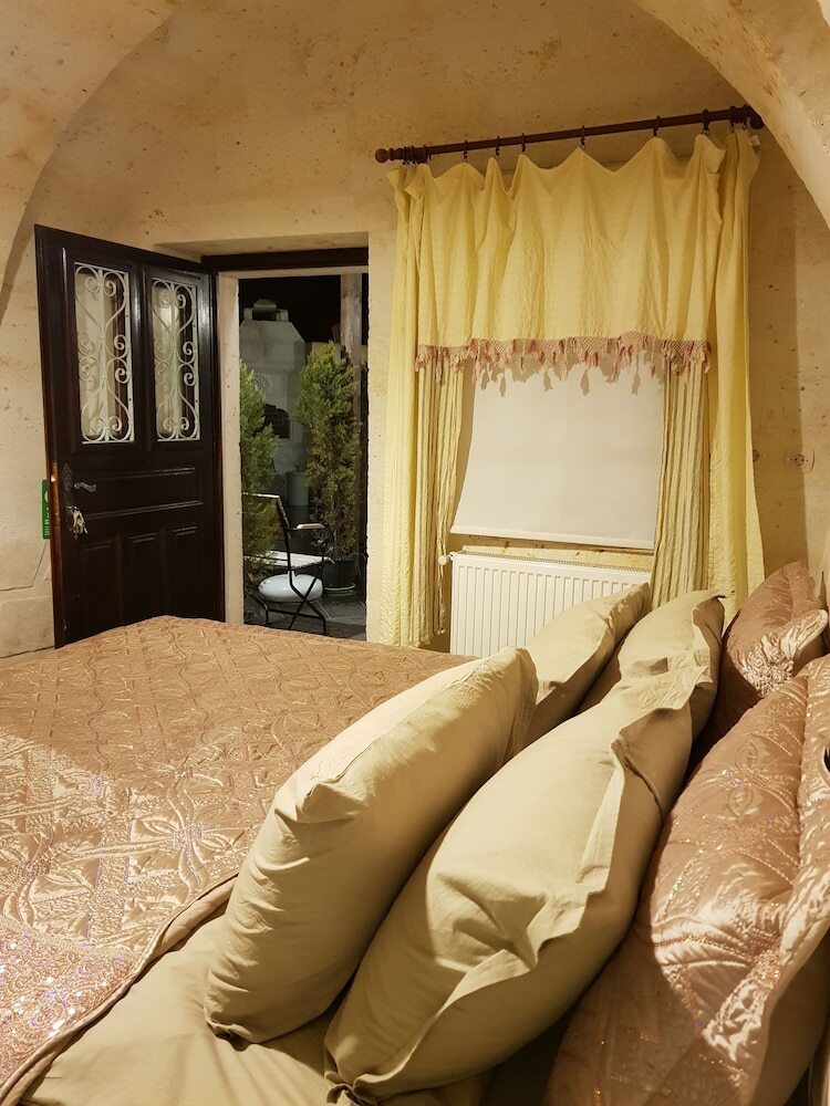 Demisos Caves The Hotel