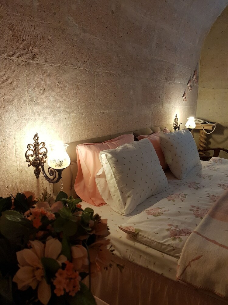 Demisos Caves The Hotel