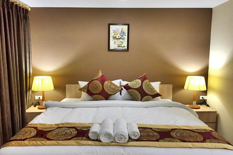 Top High Airport Link Hotel