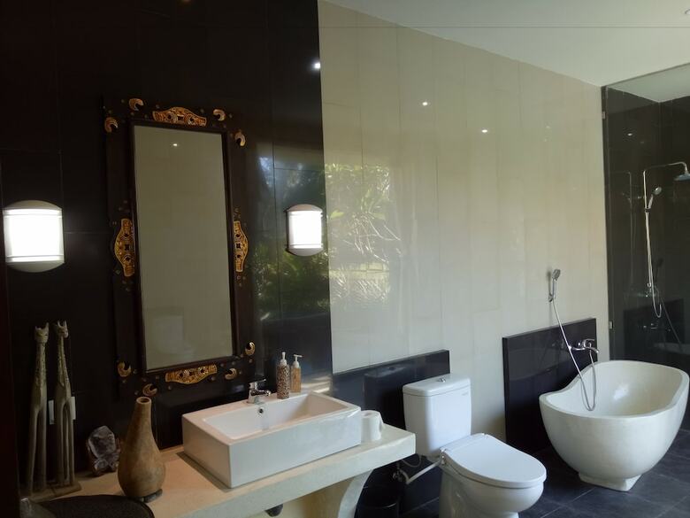 Hotel Oyo 2667 Aron Guest House