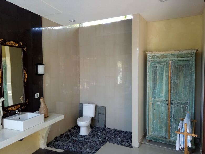 Hotel Oyo 2667 Aron Guest House