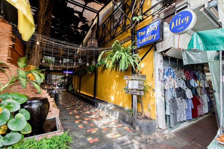 Hostal The Alley Hostel & Bistro