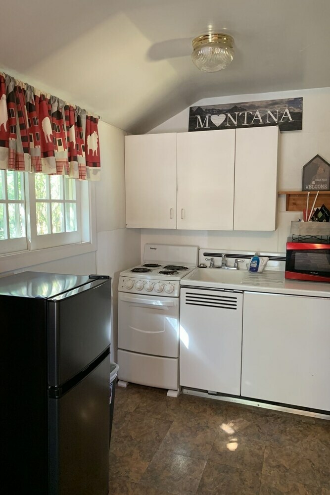 Motel Lamplighter Cabins & Suites