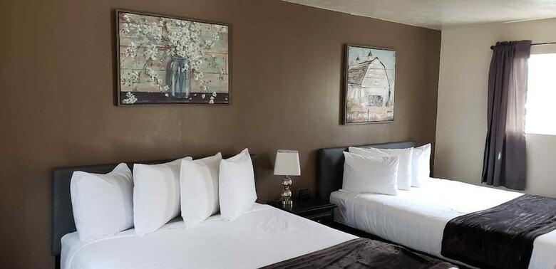 Motel Lamplighter Cabins & Suites