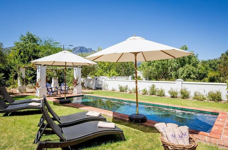 Bed & Breakfast Macaron Boutique Guest House