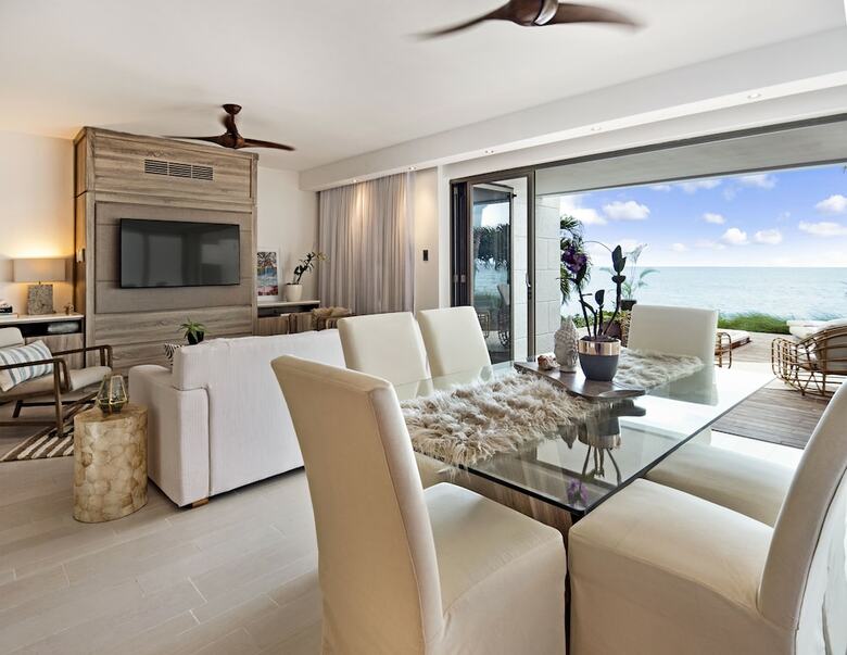 Hotel Hodges Bay Resort And Spa