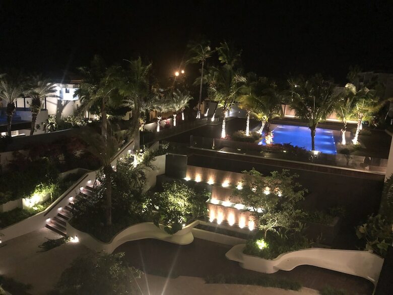 Hotel Hodges Bay Resort And Spa