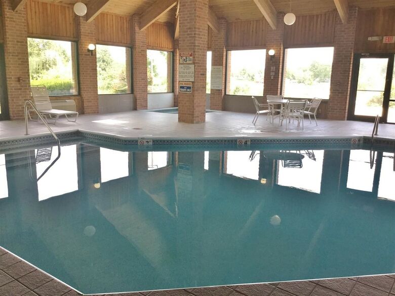 Hotel Amerihost Inn & Suites Fulton