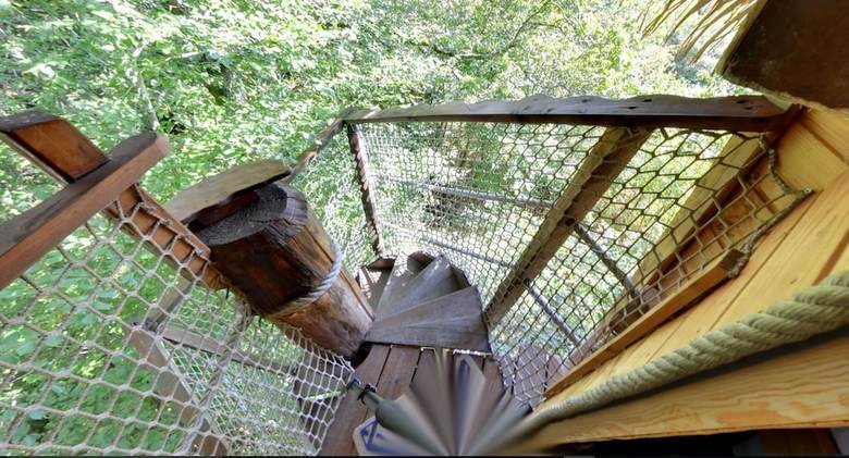 Cabane Dans Les Arbres Caluche Cantal