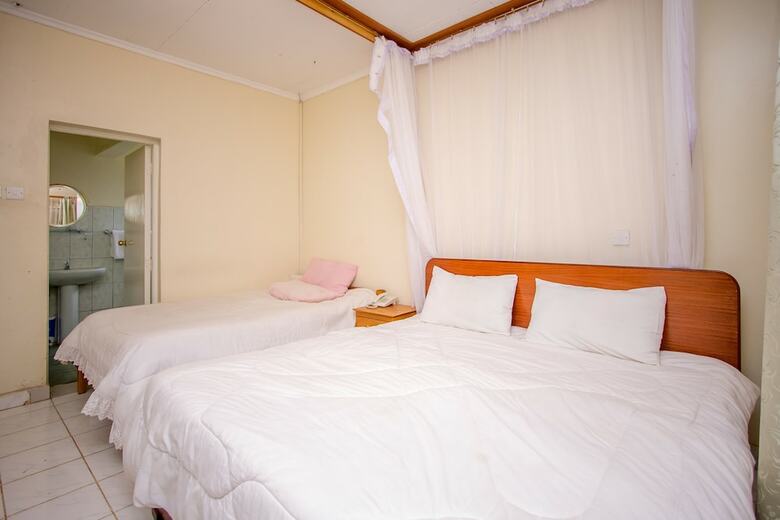 Hotel Ivys Inn Guest House