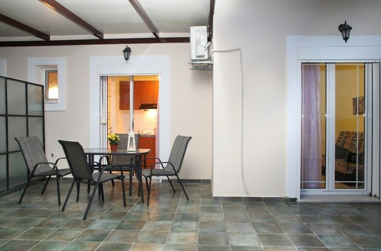 Hotel Apartments Avra