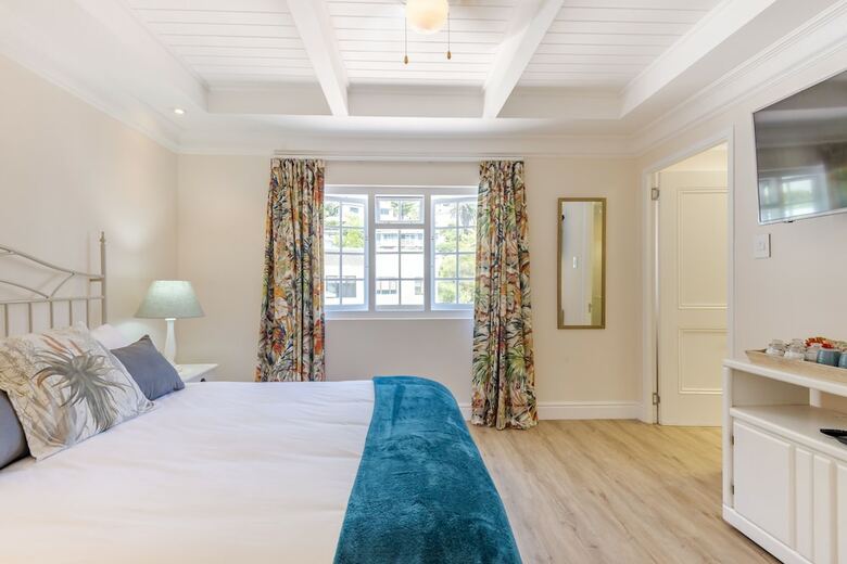 Hotel Sunny Cove Manor