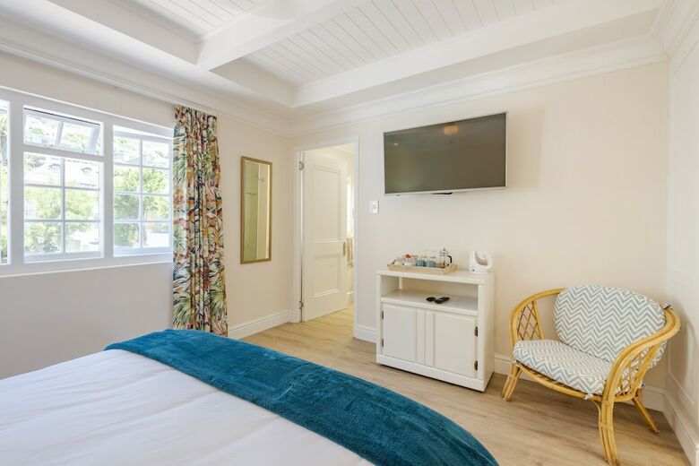 Hotel Sunny Cove Manor