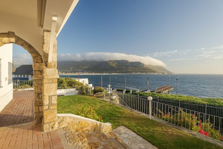 Hotel Sunny Cove Manor