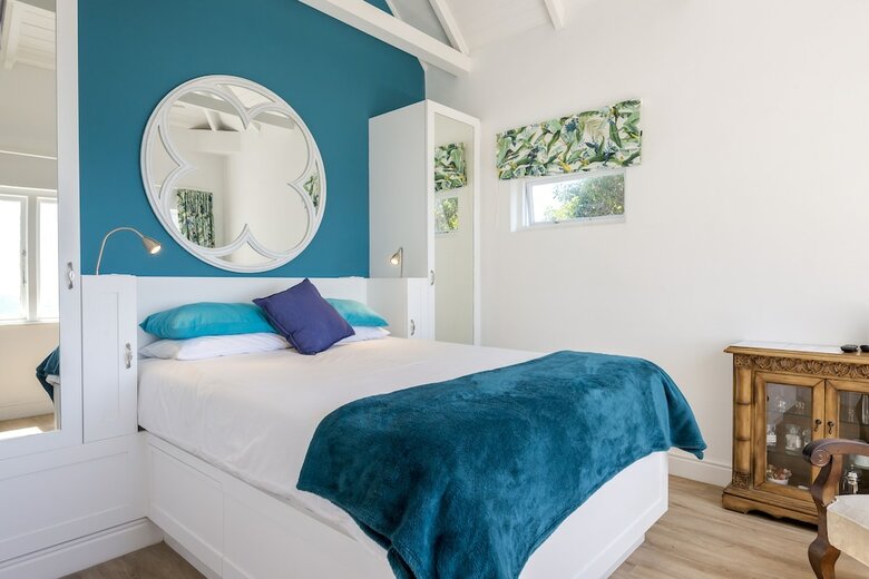 Hotel Sunny Cove Manor