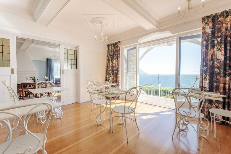 Hotel Sunny Cove Manor