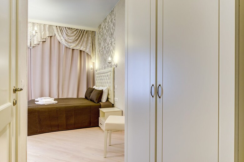 Hotel Guest Rooms At Marata 10
