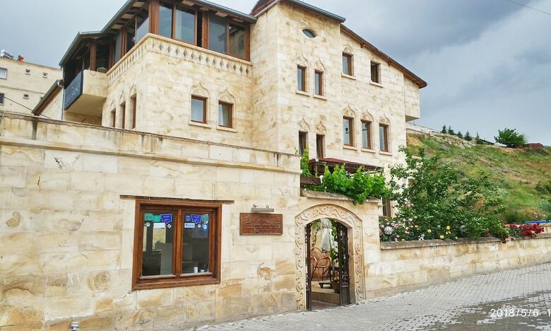 Hotel Shoestring Stone House