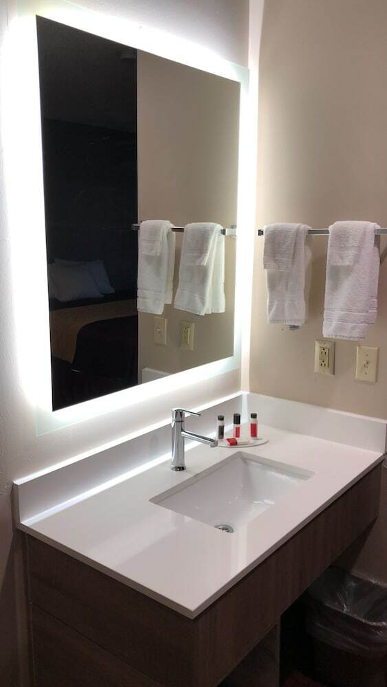 Hotel Super 8 By Wyndham Omaha Sw