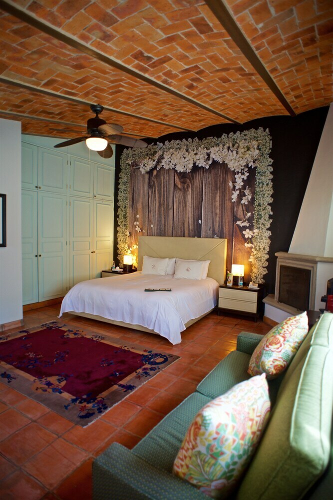 Hacienda Del Lago Boutique Hotel