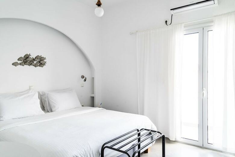 Anna's And Argy's Apartments