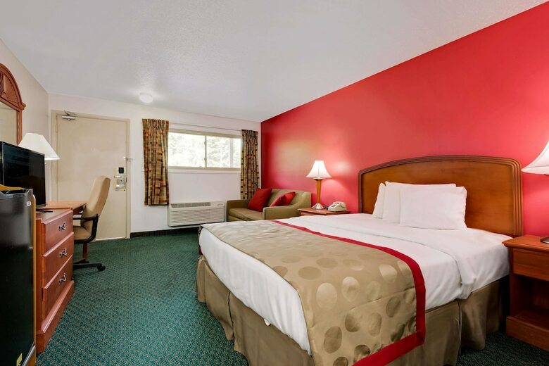 Hotel Ramada By Wyndham Cleveland Airport West