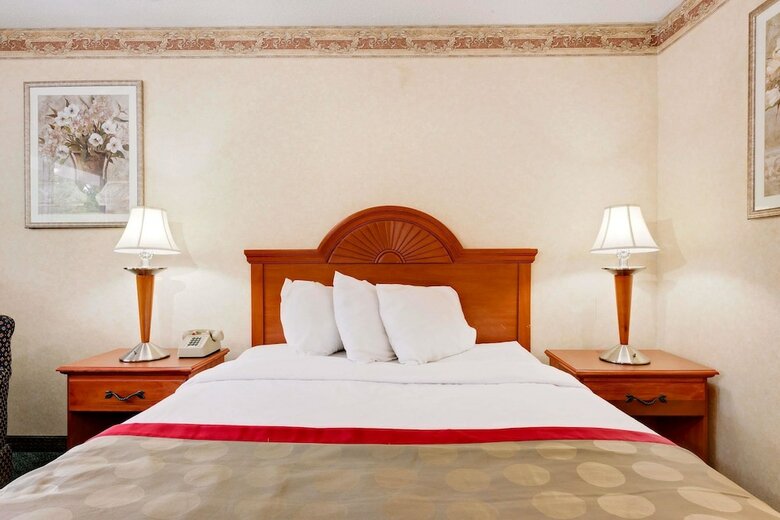 Hotel Ramada By Wyndham Cleveland Airport West
