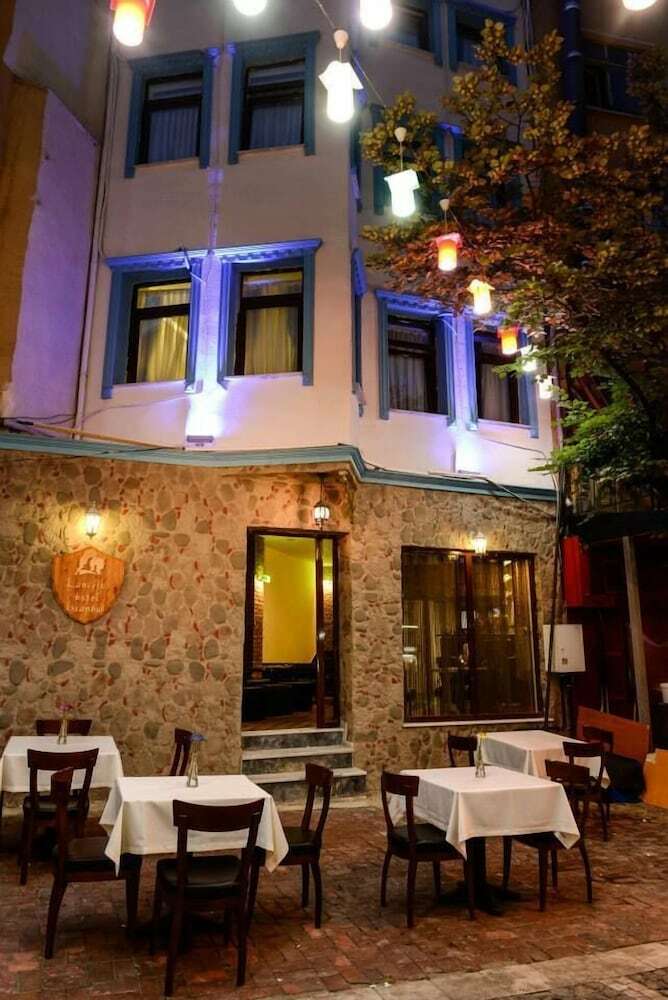 Lancelot Hotel