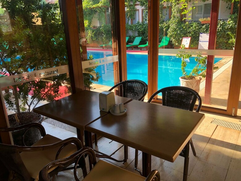 Hotel Ten Apart Otel