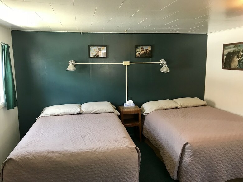 Tenderfoot Cabins & Motel
