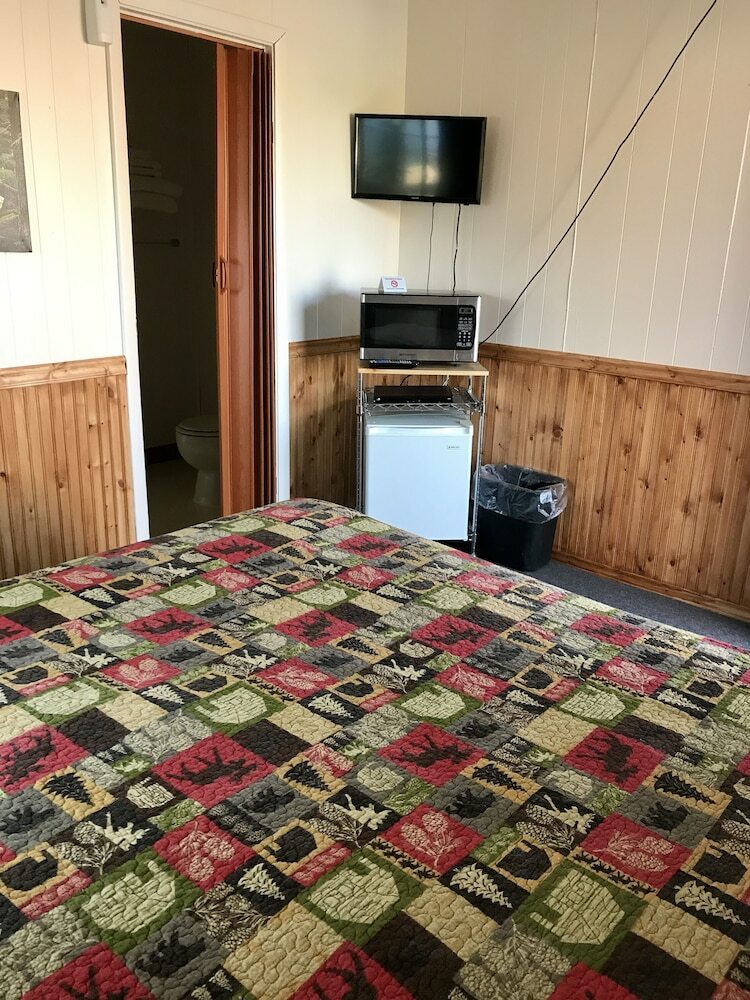 Tenderfoot Cabins & Motel