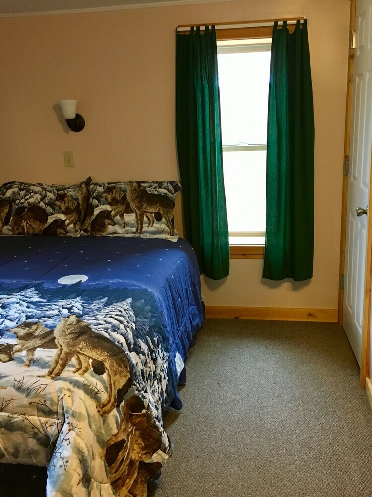 Tenderfoot Cabins & Motel