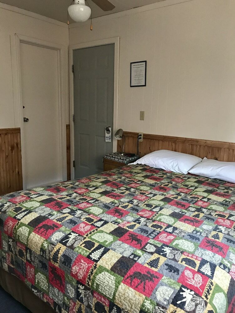 Tenderfoot Cabins & Motel