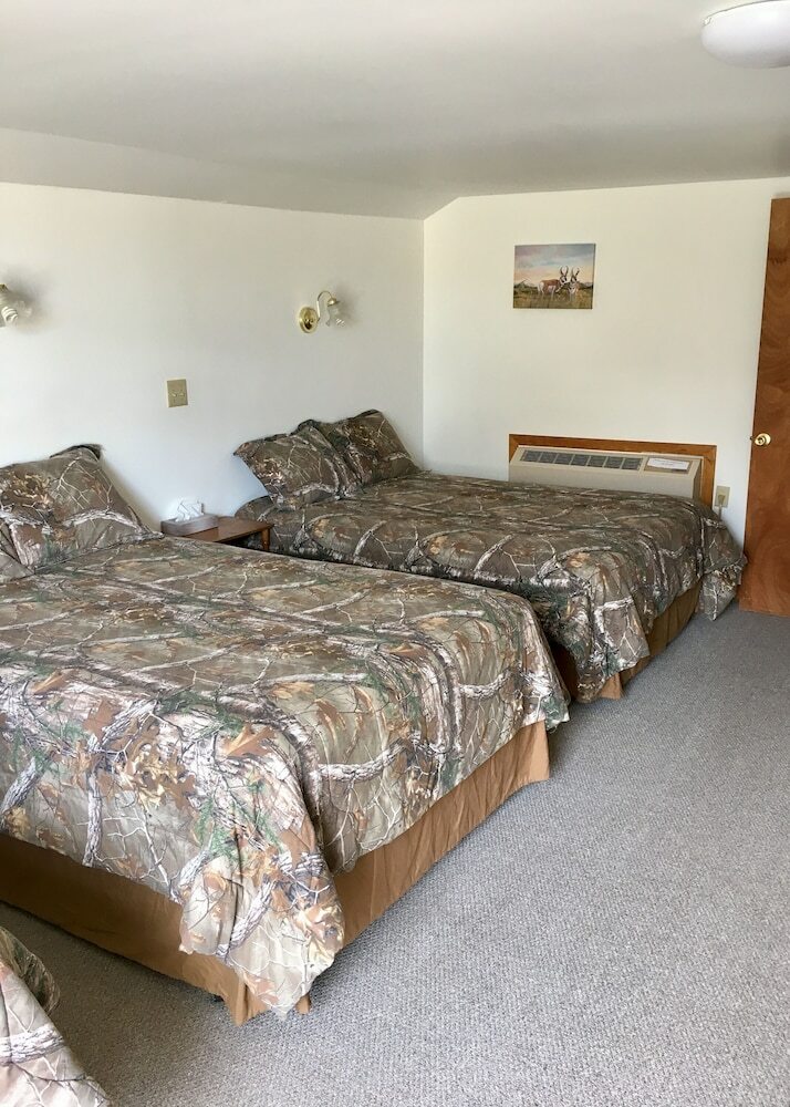 Tenderfoot Cabins & Motel