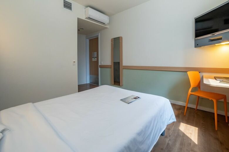 Hotel Ibis Budget Sp Frei Caneca