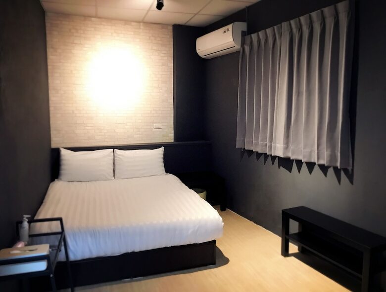 Hotel Sunny X House