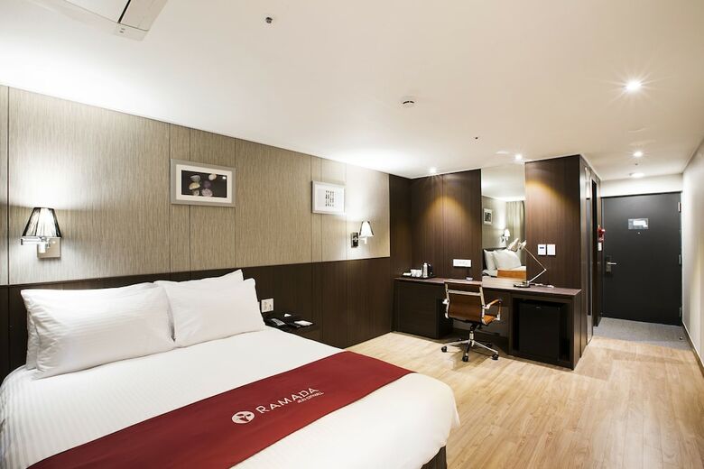 Hotel Ramada Jeju City Hall